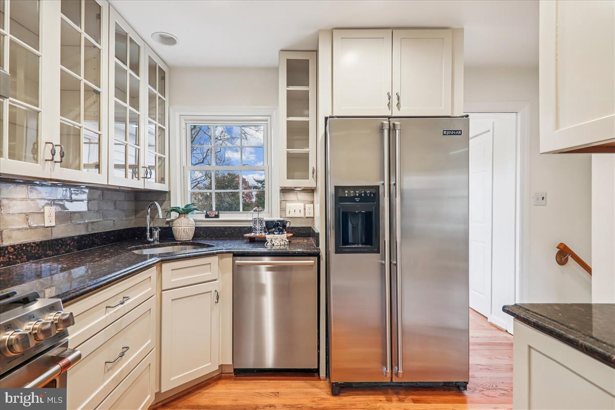 941 N MCKINLEY RD, ARLINGTON, Virginia 22205, 4 Bedrooms Bedrooms, ,3 BathroomsBathrooms,Residential,For sale,941 N MCKINLEY RD,VAAR2065932 MLS # VAAR2065932