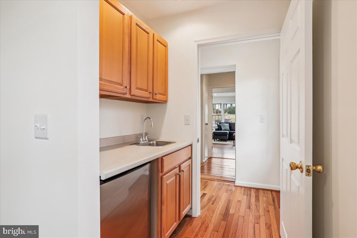 941 N MCKINLEY RD, ARLINGTON, Virginia 22205, 4 Bedrooms Bedrooms, ,3 BathroomsBathrooms,Residential,For sale,941 N MCKINLEY RD,VAAR2065932 MLS # VAAR2065932