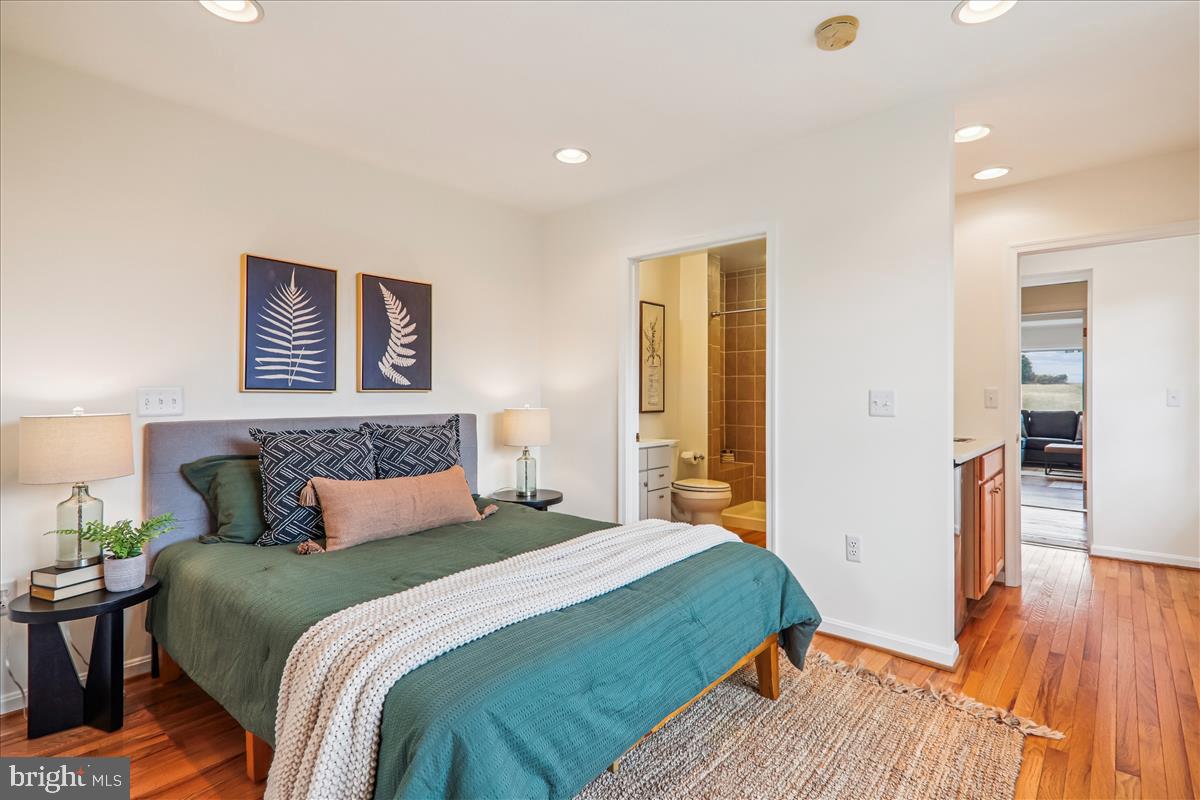 941 N MCKINLEY RD, ARLINGTON, Virginia 22205, 4 Bedrooms Bedrooms, ,3 BathroomsBathrooms,Residential,For sale,941 N MCKINLEY RD,VAAR2065932 MLS # VAAR2065932