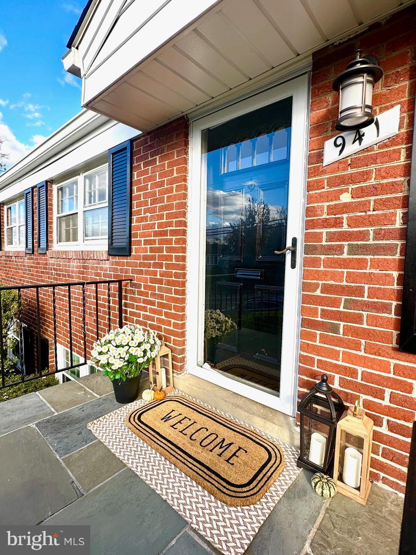 941 N MCKINLEY RD, ARLINGTON, Virginia 22205, 4 Bedrooms Bedrooms, ,3 BathroomsBathrooms,Residential,For sale,941 N MCKINLEY RD,VAAR2065932 MLS # VAAR2065932