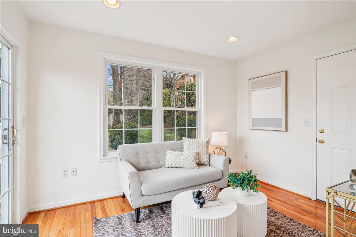 941 N MCKINLEY RD, ARLINGTON, Virginia 22205, 4 Bedrooms Bedrooms, ,3 BathroomsBathrooms,Residential,For sale,941 N MCKINLEY RD,VAAR2065932 MLS # VAAR2065932