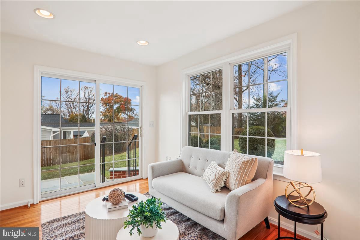 941 N MCKINLEY RD, ARLINGTON, Virginia 22205, 4 Bedrooms Bedrooms, ,3 BathroomsBathrooms,Residential,For sale,941 N MCKINLEY RD,VAAR2065932 MLS # VAAR2065932