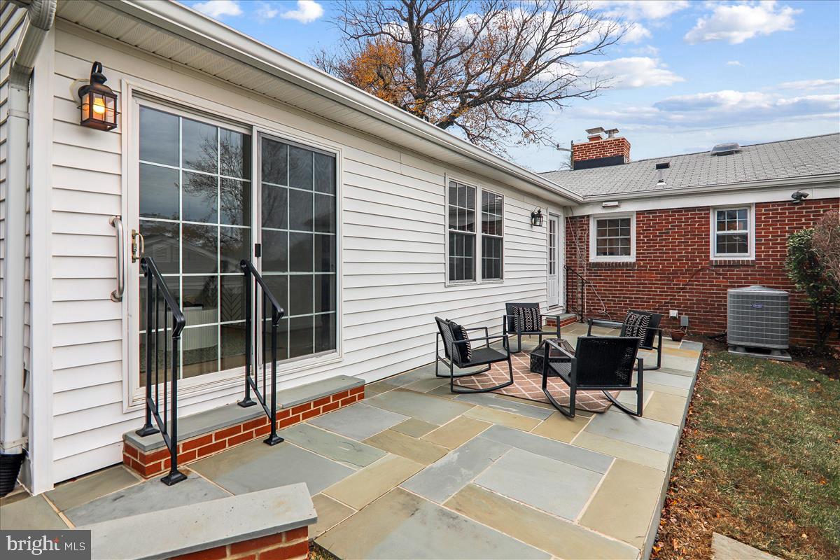 941 N MCKINLEY RD, ARLINGTON, Virginia 22205, 4 Bedrooms Bedrooms, ,3 BathroomsBathrooms,Residential,For sale,941 N MCKINLEY RD,VAAR2065932 MLS # VAAR2065932