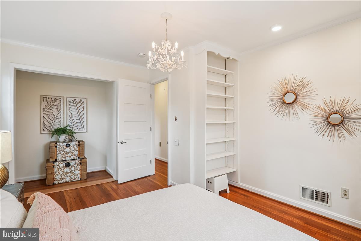 941 N MCKINLEY RD, ARLINGTON, Virginia 22205, 4 Bedrooms Bedrooms, ,3 BathroomsBathrooms,Residential,For sale,941 N MCKINLEY RD,VAAR2065932 MLS # VAAR2065932