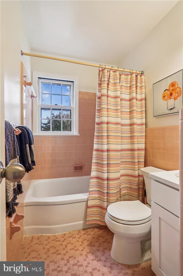 941 N MCKINLEY RD, ARLINGTON, Virginia 22205, 4 Bedrooms Bedrooms, ,3 BathroomsBathrooms,Residential,For sale,941 N MCKINLEY RD,VAAR2065932 MLS # VAAR2065932