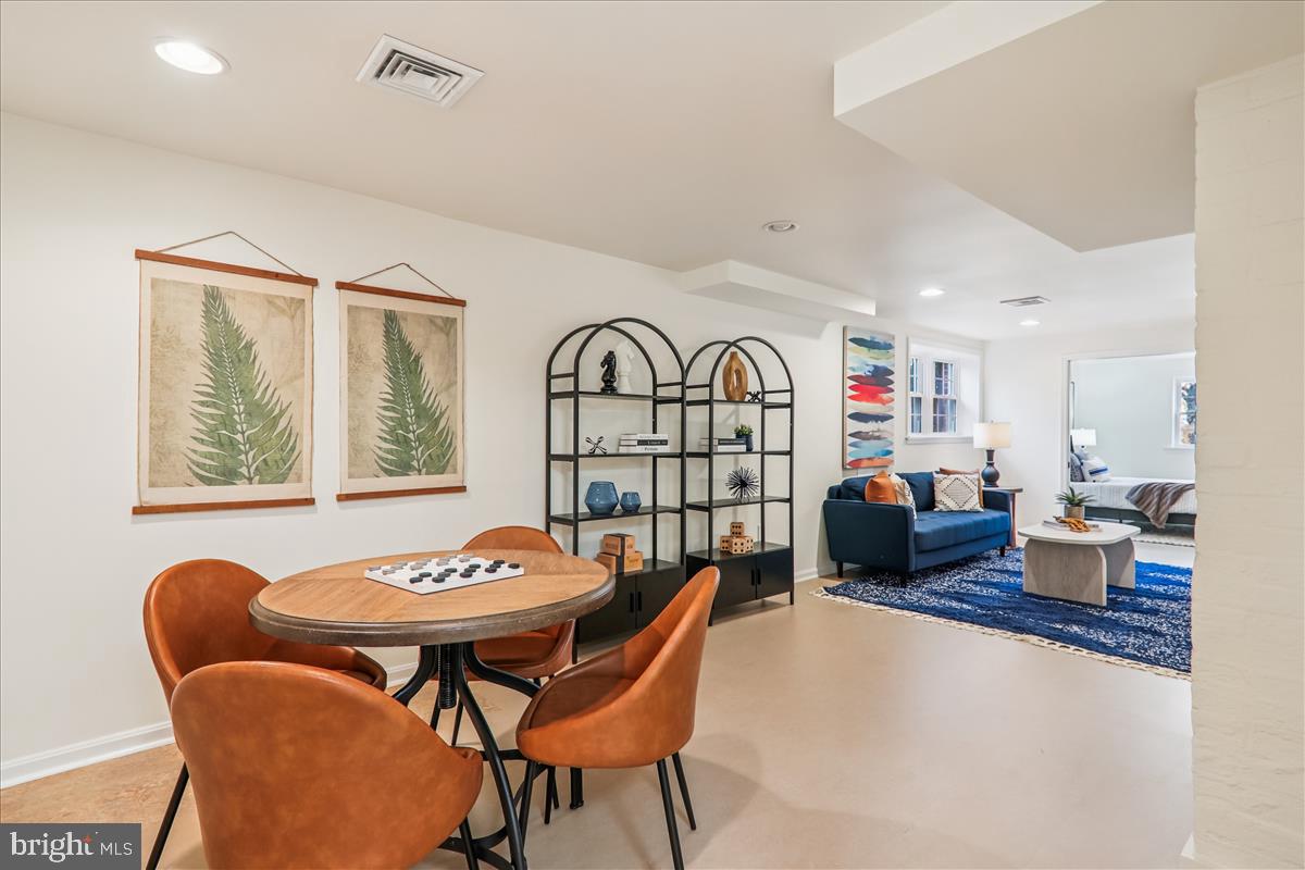 941 N MCKINLEY RD, ARLINGTON, Virginia 22205, 4 Bedrooms Bedrooms, ,3 BathroomsBathrooms,Residential,For sale,941 N MCKINLEY RD,VAAR2065932 MLS # VAAR2065932