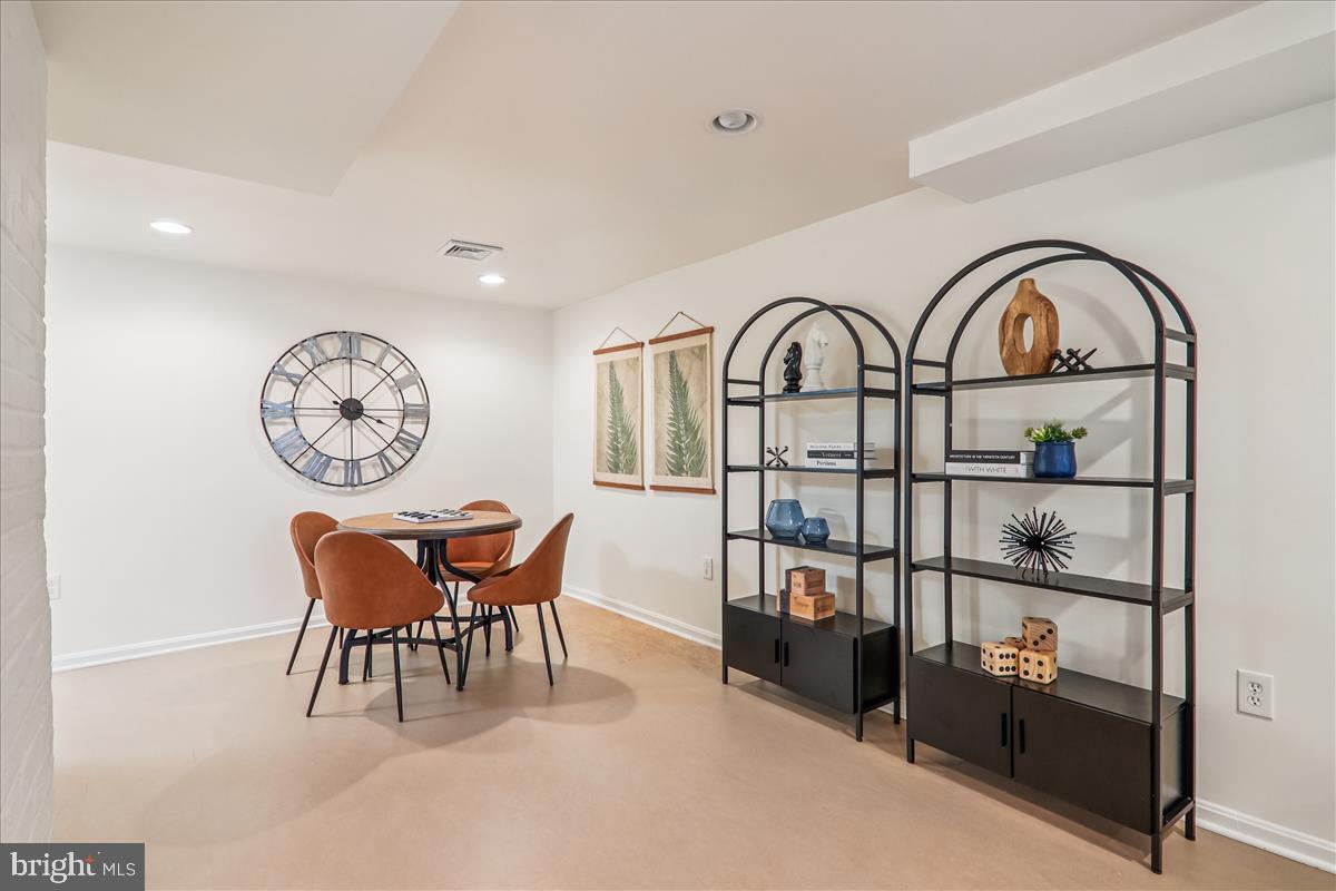 941 N MCKINLEY RD, ARLINGTON, Virginia 22205, 4 Bedrooms Bedrooms, ,3 BathroomsBathrooms,Residential,For sale,941 N MCKINLEY RD,VAAR2065932 MLS # VAAR2065932