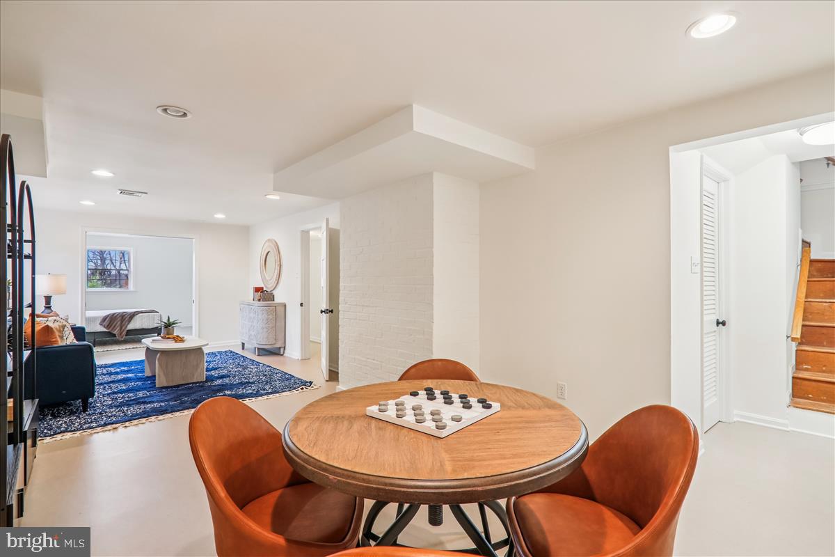 941 N MCKINLEY RD, ARLINGTON, Virginia 22205, 4 Bedrooms Bedrooms, ,3 BathroomsBathrooms,Residential,For sale,941 N MCKINLEY RD,VAAR2065932 MLS # VAAR2065932