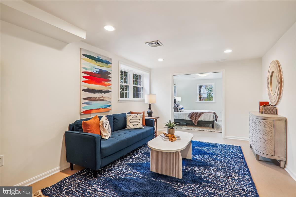 941 N MCKINLEY RD, ARLINGTON, Virginia 22205, 4 Bedrooms Bedrooms, ,3 BathroomsBathrooms,Residential,For sale,941 N MCKINLEY RD,VAAR2065932 MLS # VAAR2065932