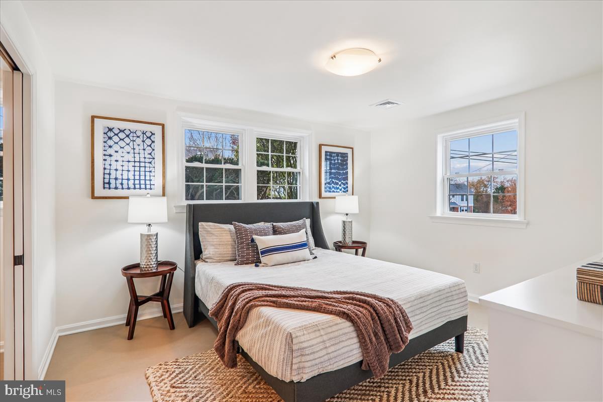 941 N MCKINLEY RD, ARLINGTON, Virginia 22205, 4 Bedrooms Bedrooms, ,3 BathroomsBathrooms,Residential,For sale,941 N MCKINLEY RD,VAAR2065932 MLS # VAAR2065932