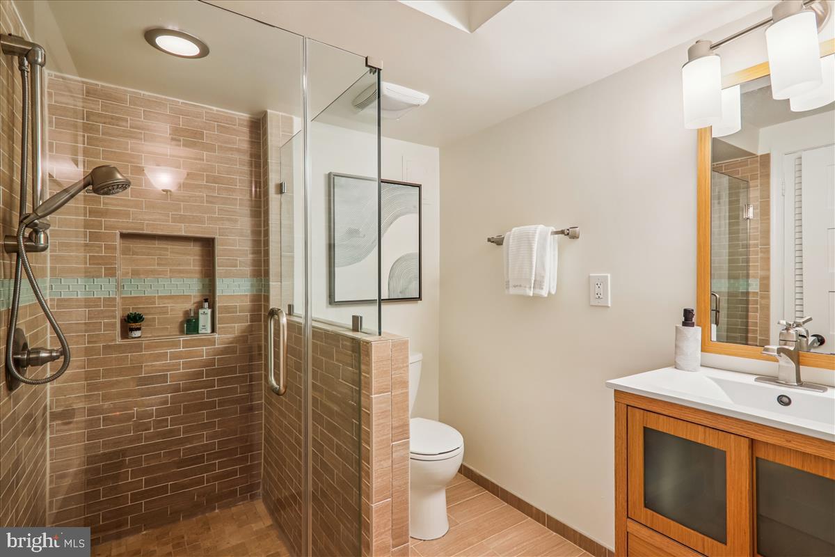 941 N MCKINLEY RD, ARLINGTON, Virginia 22205, 4 Bedrooms Bedrooms, ,3 BathroomsBathrooms,Residential,For sale,941 N MCKINLEY RD,VAAR2065932 MLS # VAAR2065932