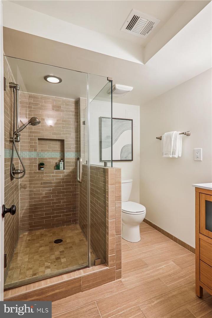 941 N MCKINLEY RD, ARLINGTON, Virginia 22205, 4 Bedrooms Bedrooms, ,3 BathroomsBathrooms,Residential,For sale,941 N MCKINLEY RD,VAAR2065932 MLS # VAAR2065932