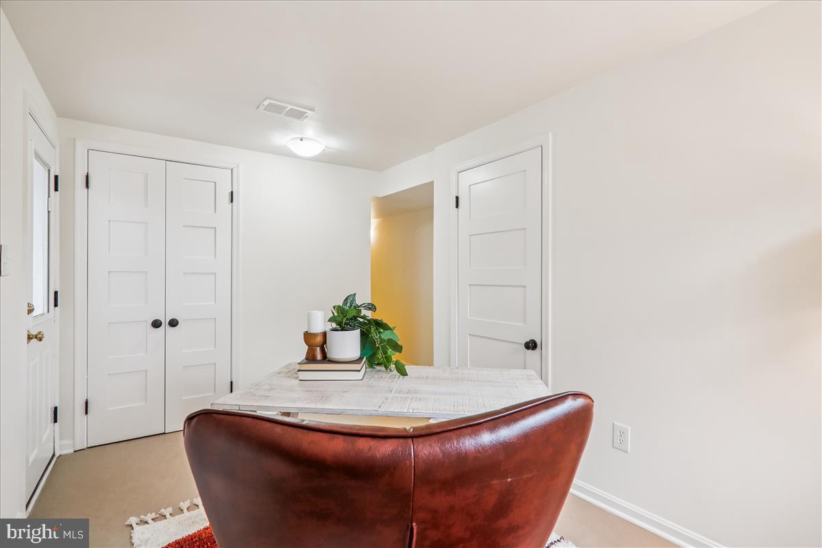 941 N MCKINLEY RD, ARLINGTON, Virginia 22205, 4 Bedrooms Bedrooms, ,3 BathroomsBathrooms,Residential,For sale,941 N MCKINLEY RD,VAAR2065932 MLS # VAAR2065932