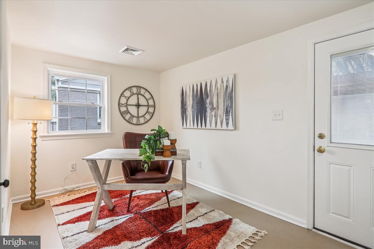 941 N MCKINLEY RD, ARLINGTON, Virginia 22205, 4 Bedrooms Bedrooms, ,3 BathroomsBathrooms,Residential,For sale,941 N MCKINLEY RD,VAAR2065932 MLS # VAAR2065932