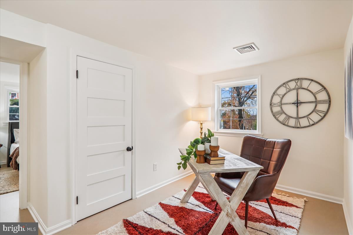 941 N MCKINLEY RD, ARLINGTON, Virginia 22205, 4 Bedrooms Bedrooms, ,3 BathroomsBathrooms,Residential,For sale,941 N MCKINLEY RD,VAAR2065932 MLS # VAAR2065932