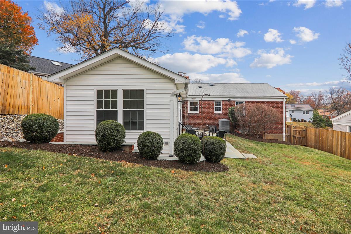 941 N MCKINLEY RD, ARLINGTON, Virginia 22205, 4 Bedrooms Bedrooms, ,3 BathroomsBathrooms,Residential,For sale,941 N MCKINLEY RD,VAAR2065932 MLS # VAAR2065932