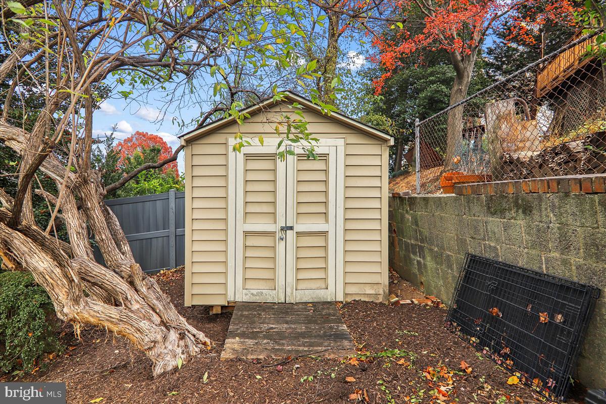 941 N MCKINLEY RD, ARLINGTON, Virginia 22205, 4 Bedrooms Bedrooms, ,3 BathroomsBathrooms,Residential,For sale,941 N MCKINLEY RD,VAAR2065932 MLS # VAAR2065932