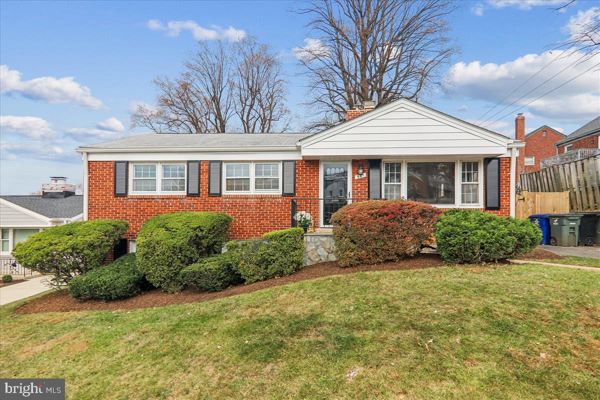 941 N MCKINLEY RD, ARLINGTON, Virginia 22205, 4 Bedrooms Bedrooms, ,3 BathroomsBathrooms,Residential,For sale,941 N MCKINLEY RD,VAAR2065932 MLS # VAAR2065932