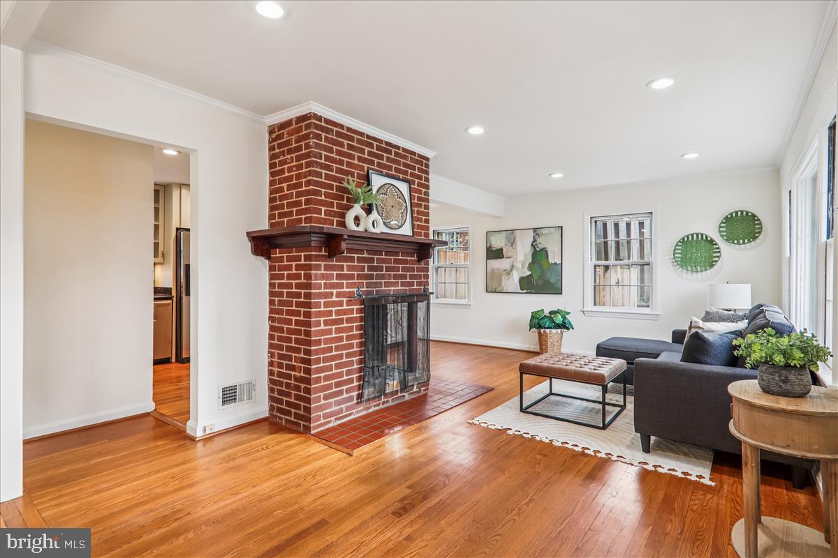 941 N MCKINLEY RD, ARLINGTON, Virginia 22205, 4 Bedrooms Bedrooms, ,3 BathroomsBathrooms,Residential,For sale,941 N MCKINLEY RD,VAAR2065932 MLS # VAAR2065932