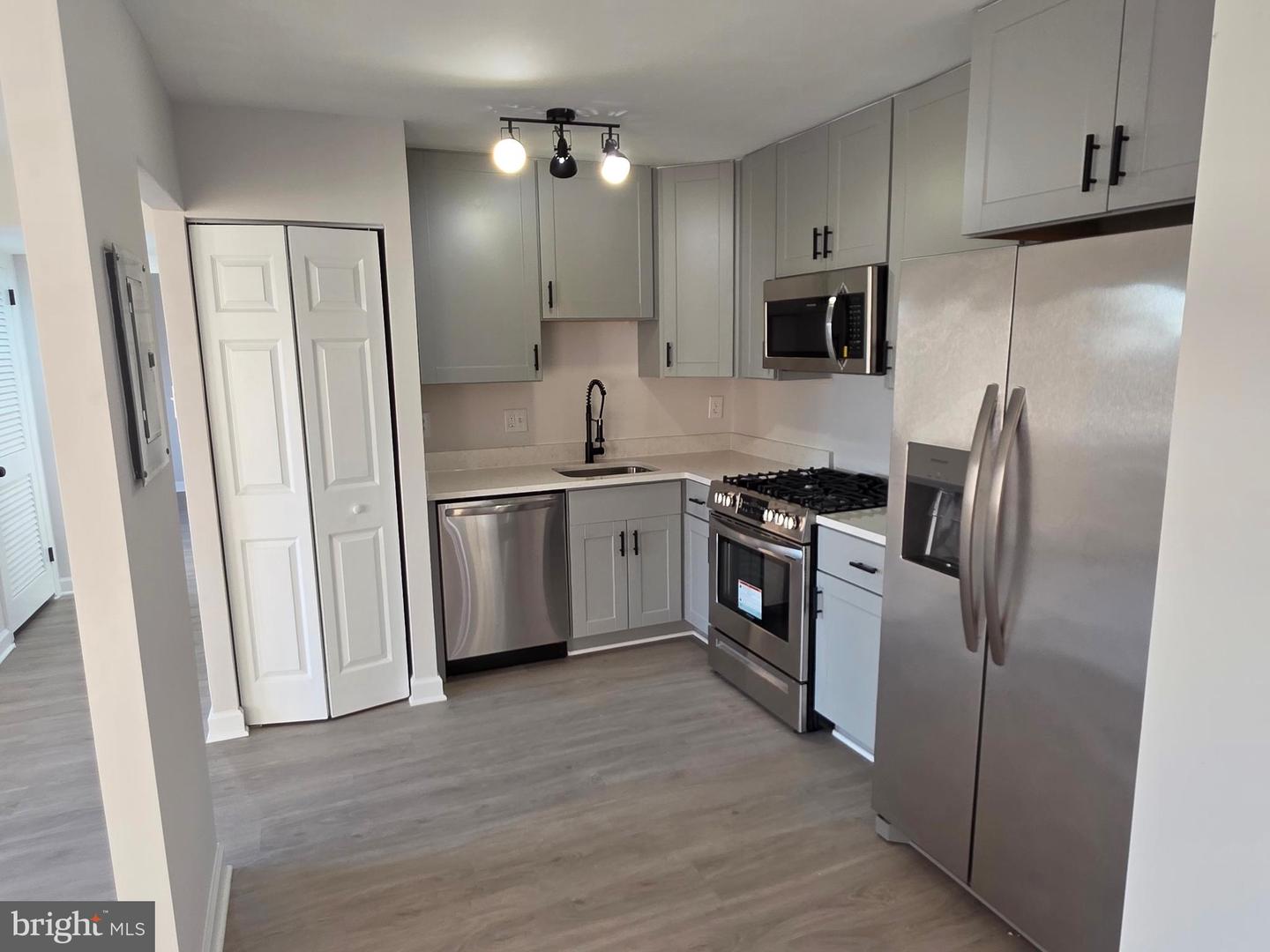 125-H CLUBHOUSE DR SW #4, LEESBURG, Virginia 20175, 1 Bedroom Bedrooms, ,1 BathroomBathrooms,Residential,For sale,125-H CLUBHOUSE DR SW #4,VALO2111086 MLS # VALO2111086 125-H CLUBHOUSE DR SW #4, LEESBURG, Virginia 20175, 1 Bedroom Bedrooms, ,1 BathroomBathrooms,Residential,For sale,125-H CLUBHOUSE DR SW #4,VALO2111086 MLS # VALO2111086