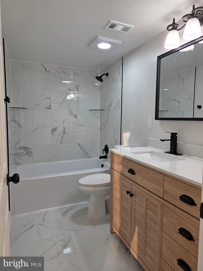 125-H CLUBHOUSE DR SW #4, LEESBURG, Virginia 20175, 1 Bedroom Bedrooms, ,1 BathroomBathrooms,Residential,For sale,125-H CLUBHOUSE DR SW #4,VALO2111086 MLS # VALO2111086 125-H CLUBHOUSE DR SW #4, LEESBURG, Virginia 20175, 1 Bedroom Bedrooms, ,1 BathroomBathrooms,Residential,For sale,125-H CLUBHOUSE DR SW #4,VALO2111086 MLS # VALO2111086