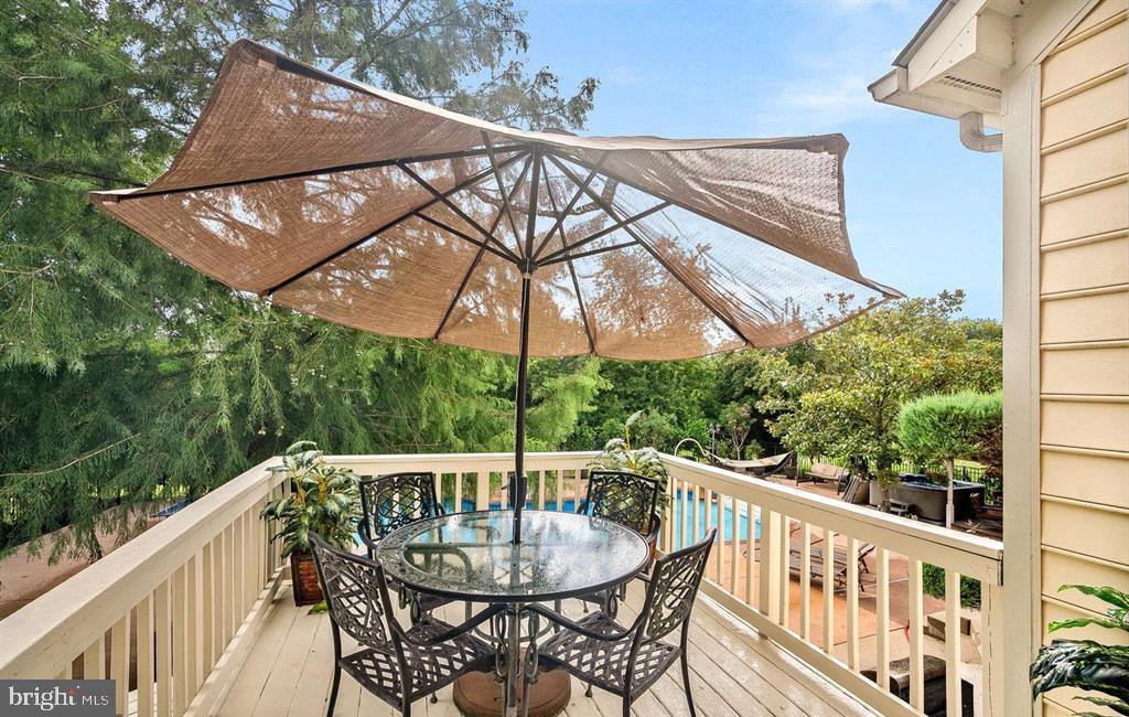 15700 TRAPSHIRE CT, WATERFORD, Virginia 20197, 5 Bedrooms Bedrooms, ,3 BathroomsBathrooms,Residential,For sale,15700 TRAPSHIRE CT,VALO2111108 MLS # VALO2111108