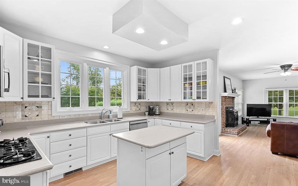 15700 TRAPSHIRE CT, WATERFORD, Virginia 20197, 5 Bedrooms Bedrooms, ,3 BathroomsBathrooms,Residential,For sale,15700 TRAPSHIRE CT,VALO2111108 MLS # VALO2111108