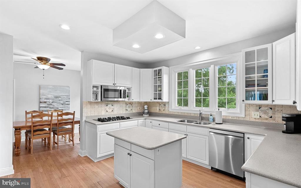 15700 TRAPSHIRE CT, WATERFORD, Virginia 20197, 5 Bedrooms Bedrooms, ,3 BathroomsBathrooms,Residential,For sale,15700 TRAPSHIRE CT,VALO2111108 MLS # VALO2111108