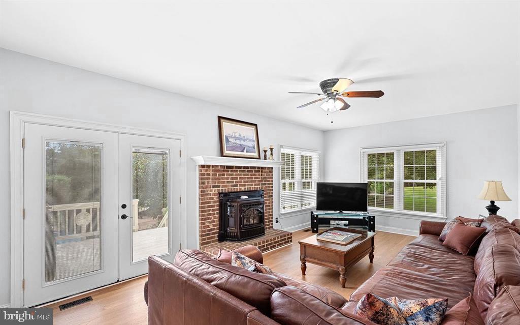 15700 TRAPSHIRE CT, WATERFORD, Virginia 20197, 5 Bedrooms Bedrooms, ,3 BathroomsBathrooms,Residential,For sale,15700 TRAPSHIRE CT,VALO2111108 MLS # VALO2111108