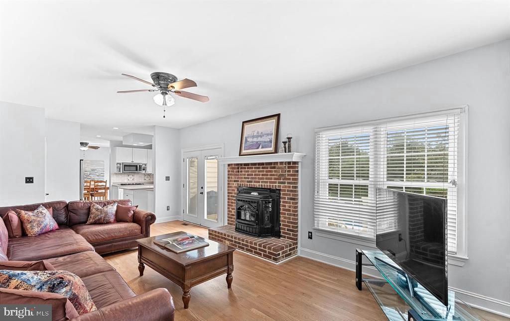 15700 TRAPSHIRE CT, WATERFORD, Virginia 20197, 5 Bedrooms Bedrooms, ,3 BathroomsBathrooms,Residential,For sale,15700 TRAPSHIRE CT,VALO2111108 MLS # VALO2111108