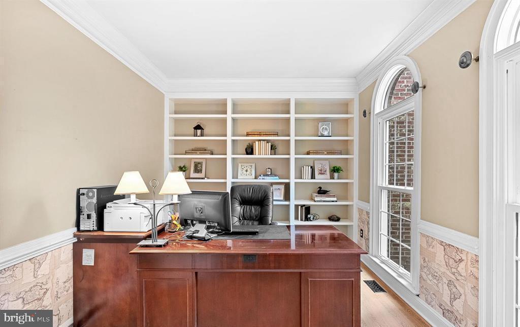 15700 TRAPSHIRE CT, WATERFORD, Virginia 20197, 5 Bedrooms Bedrooms, ,3 BathroomsBathrooms,Residential,For sale,15700 TRAPSHIRE CT,VALO2111108 MLS # VALO2111108