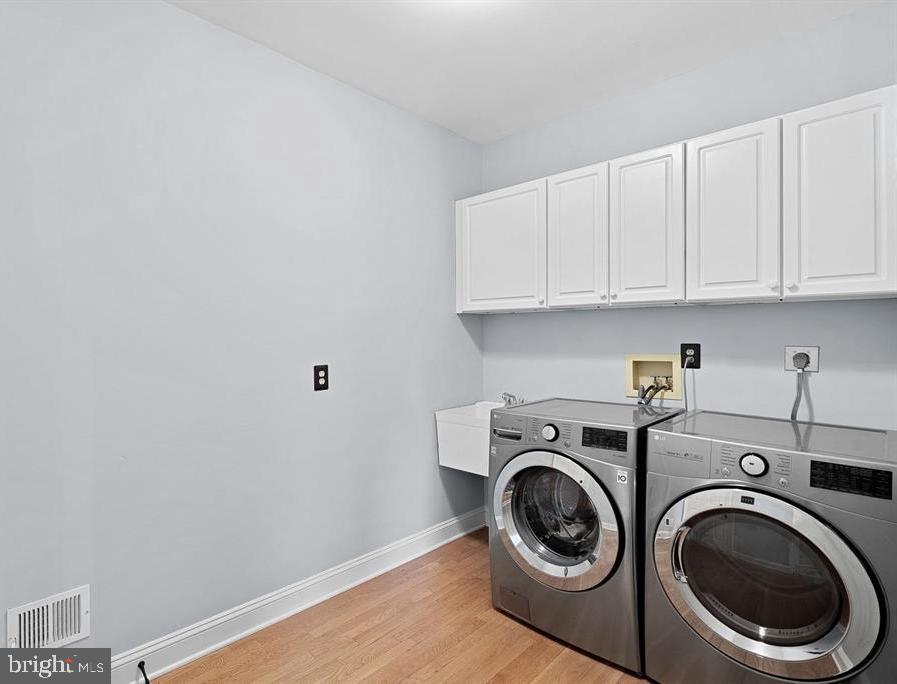 15700 TRAPSHIRE CT, WATERFORD, Virginia 20197, 5 Bedrooms Bedrooms, ,3 BathroomsBathrooms,Residential,For sale,15700 TRAPSHIRE CT,VALO2111108 MLS # VALO2111108