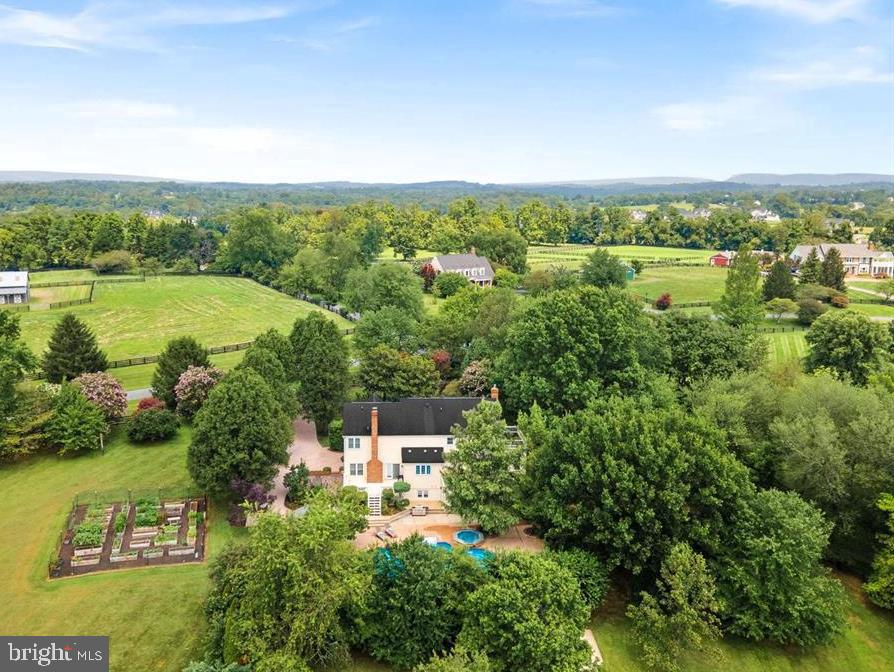 15700 TRAPSHIRE CT, WATERFORD, Virginia 20197, 5 Bedrooms Bedrooms, ,3 BathroomsBathrooms,Residential,For sale,15700 TRAPSHIRE CT,VALO2111108 MLS # VALO2111108