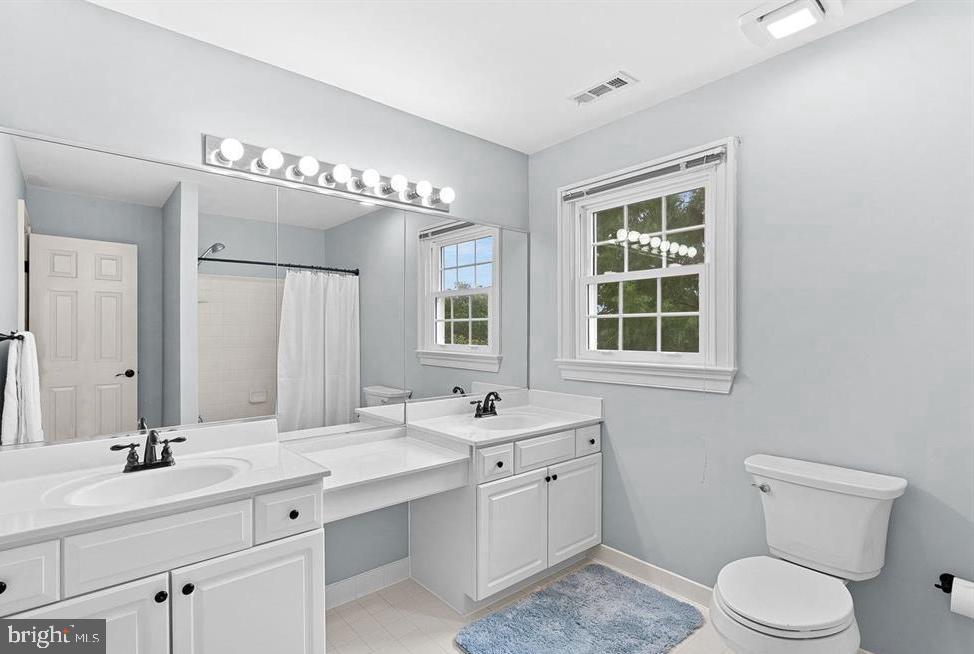 15700 TRAPSHIRE CT, WATERFORD, Virginia 20197, 5 Bedrooms Bedrooms, ,3 BathroomsBathrooms,Residential,For sale,15700 TRAPSHIRE CT,VALO2111108 MLS # VALO2111108