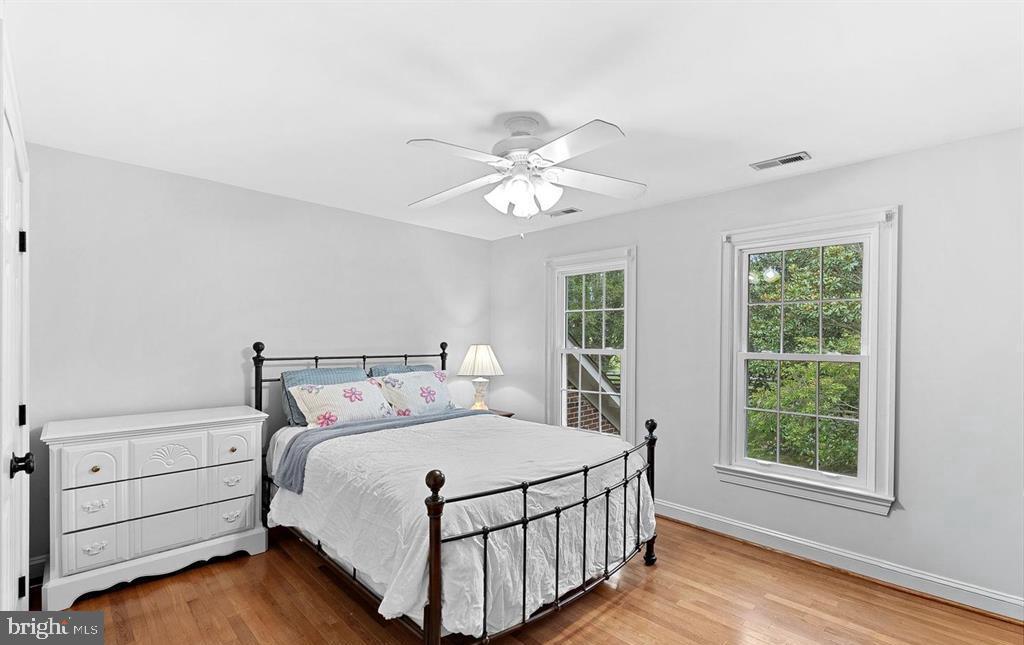 15700 TRAPSHIRE CT, WATERFORD, Virginia 20197, 5 Bedrooms Bedrooms, ,3 BathroomsBathrooms,Residential,For sale,15700 TRAPSHIRE CT,VALO2111108 MLS # VALO2111108