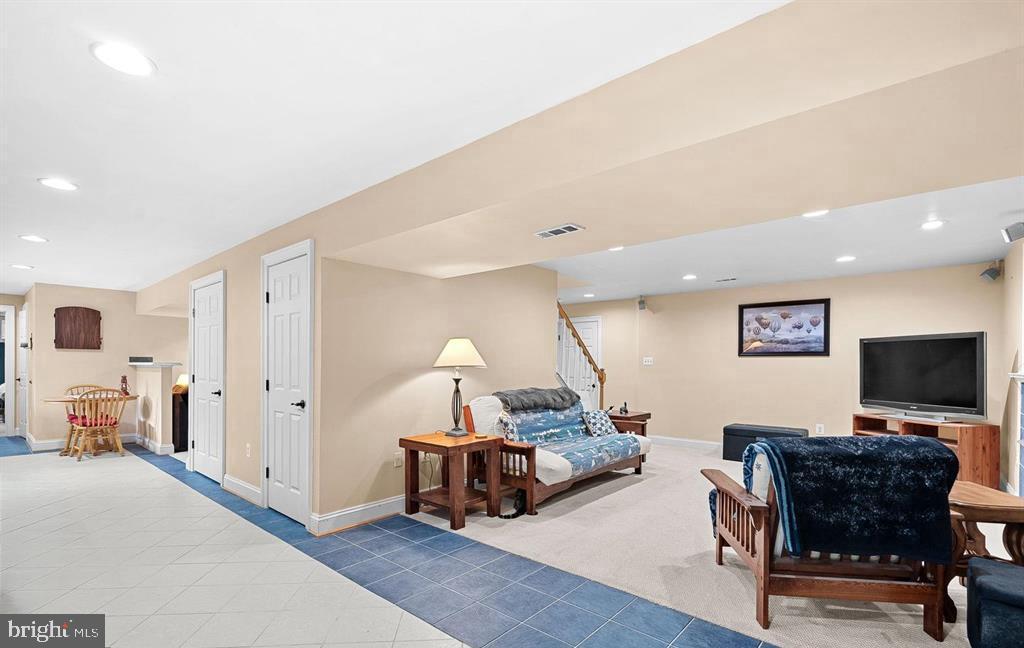 15700 TRAPSHIRE CT, WATERFORD, Virginia 20197, 5 Bedrooms Bedrooms, ,3 BathroomsBathrooms,Residential,For sale,15700 TRAPSHIRE CT,VALO2111108 MLS # VALO2111108