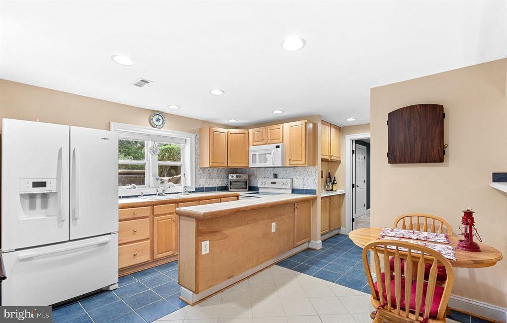 15700 TRAPSHIRE CT, WATERFORD, Virginia 20197, 5 Bedrooms Bedrooms, ,3 BathroomsBathrooms,Residential,For sale,15700 TRAPSHIRE CT,VALO2111108 MLS # VALO2111108