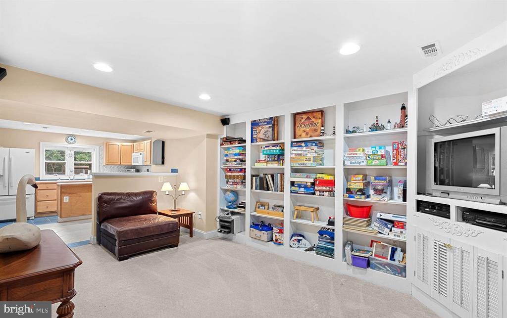 15700 TRAPSHIRE CT, WATERFORD, Virginia 20197, 5 Bedrooms Bedrooms, ,3 BathroomsBathrooms,Residential,For sale,15700 TRAPSHIRE CT,VALO2111108 MLS # VALO2111108