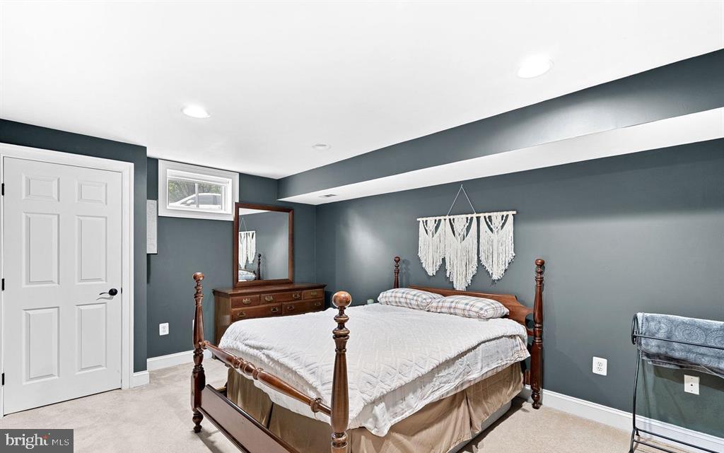 15700 TRAPSHIRE CT, WATERFORD, Virginia 20197, 5 Bedrooms Bedrooms, ,3 BathroomsBathrooms,Residential,For sale,15700 TRAPSHIRE CT,VALO2111108 MLS # VALO2111108