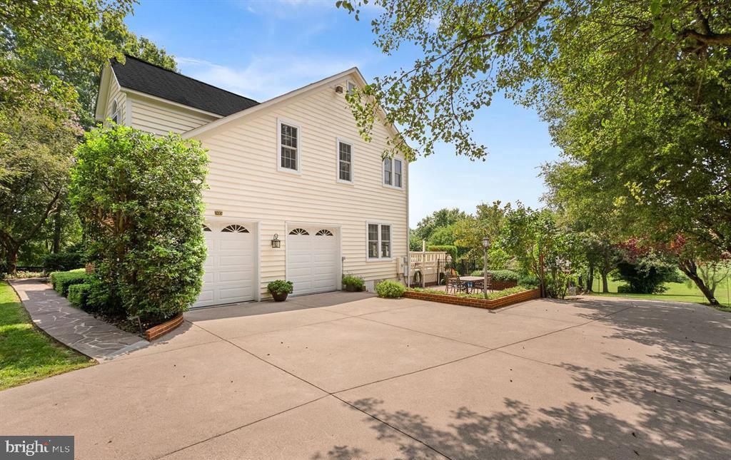 15700 TRAPSHIRE CT, WATERFORD, Virginia 20197, 5 Bedrooms Bedrooms, ,3 BathroomsBathrooms,Residential,For sale,15700 TRAPSHIRE CT,VALO2111108 MLS # VALO2111108