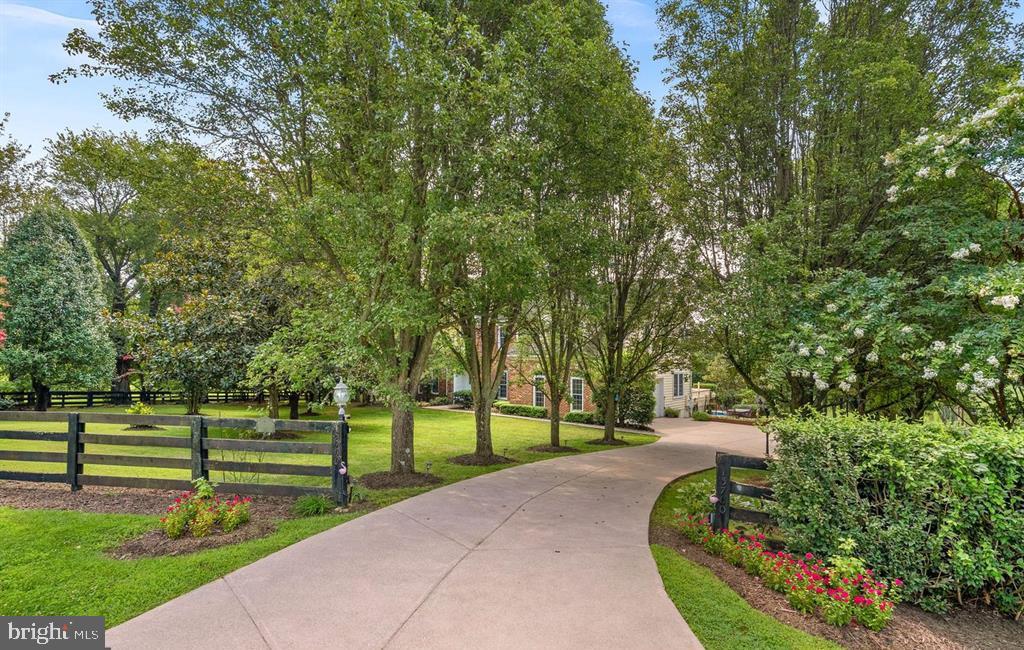 15700 TRAPSHIRE CT, WATERFORD, Virginia 20197, 5 Bedrooms Bedrooms, ,3 BathroomsBathrooms,Residential,For sale,15700 TRAPSHIRE CT,VALO2111108 MLS # VALO2111108