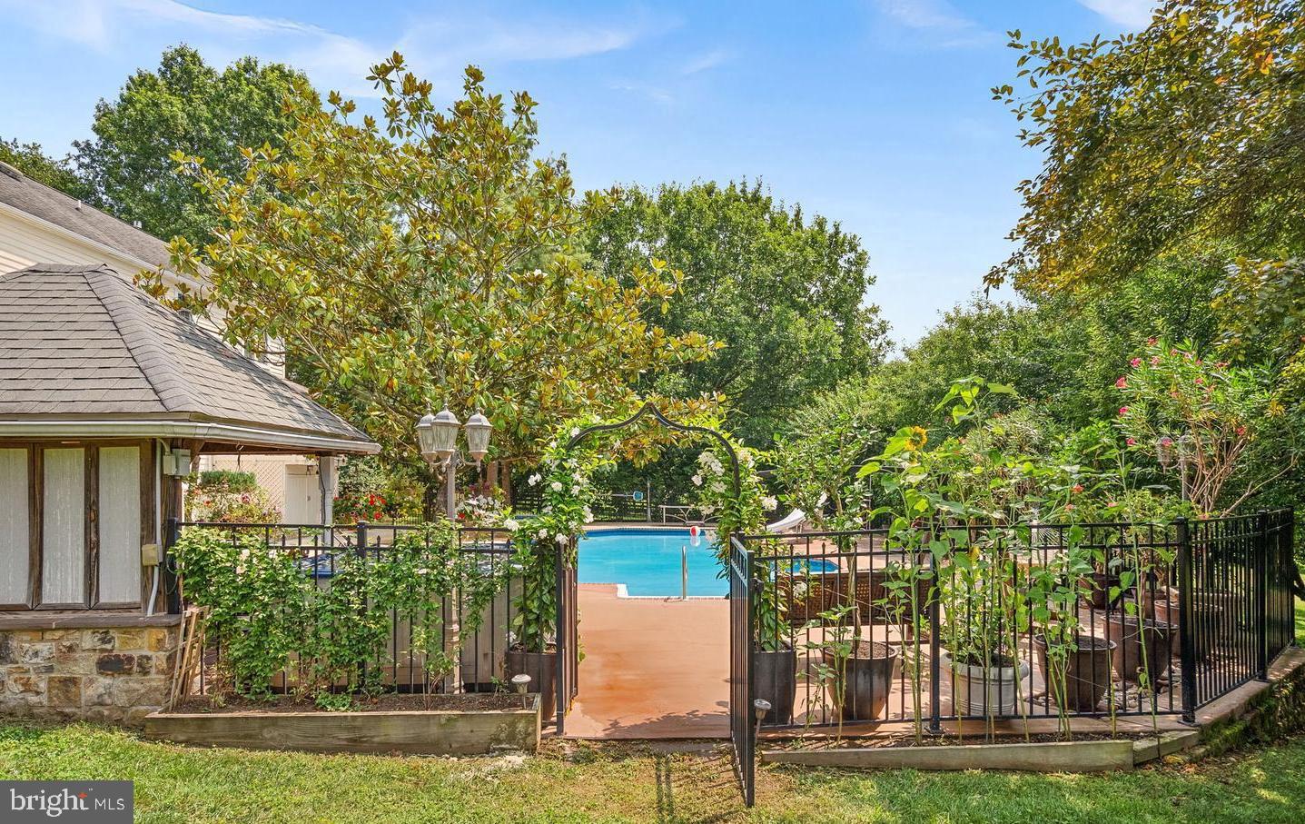 15700 TRAPSHIRE CT, WATERFORD, Virginia 20197, 5 Bedrooms Bedrooms, ,3 BathroomsBathrooms,Residential,For sale,15700 TRAPSHIRE CT,VALO2111108 MLS # VALO2111108