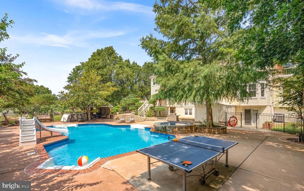 15700 TRAPSHIRE CT, WATERFORD, Virginia 20197, 5 Bedrooms Bedrooms, ,3 BathroomsBathrooms,Residential,For sale,15700 TRAPSHIRE CT,VALO2111108 MLS # VALO2111108