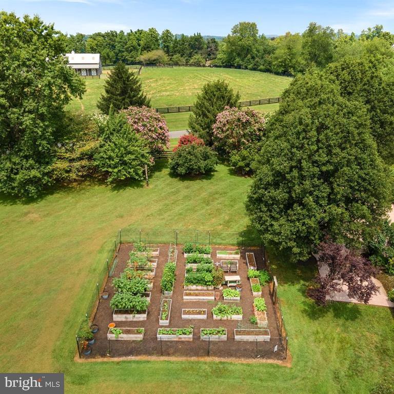 15700 TRAPSHIRE CT, WATERFORD, Virginia 20197, 5 Bedrooms Bedrooms, ,3 BathroomsBathrooms,Residential,For sale,15700 TRAPSHIRE CT,VALO2111108 MLS # VALO2111108