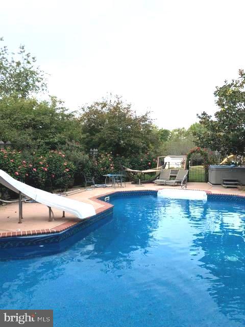 15700 TRAPSHIRE CT, WATERFORD, Virginia 20197, 5 Bedrooms Bedrooms, ,3 BathroomsBathrooms,Residential,For sale,15700 TRAPSHIRE CT,VALO2111108 MLS # VALO2111108