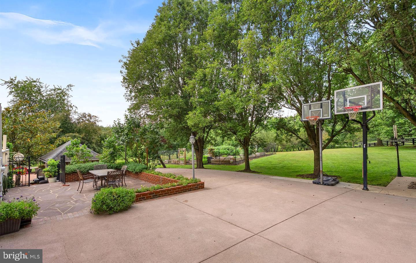 15700 TRAPSHIRE CT, WATERFORD, Virginia 20197, 5 Bedrooms Bedrooms, ,3 BathroomsBathrooms,Residential,For sale,15700 TRAPSHIRE CT,VALO2111108 MLS # VALO2111108