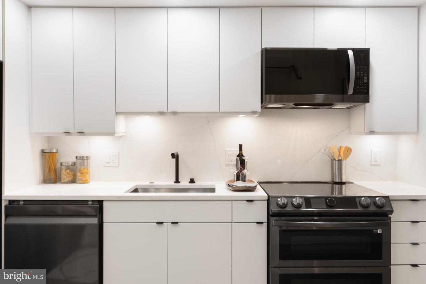 1208 M ST NW #12, WASHINGTON, District Of Columbia 20005, 2 Bedrooms Bedrooms, ,2 BathroomsBathrooms,Residential,For sale,1208 M ST NW #12,DCDC2232064 MLS # DCDC2232064