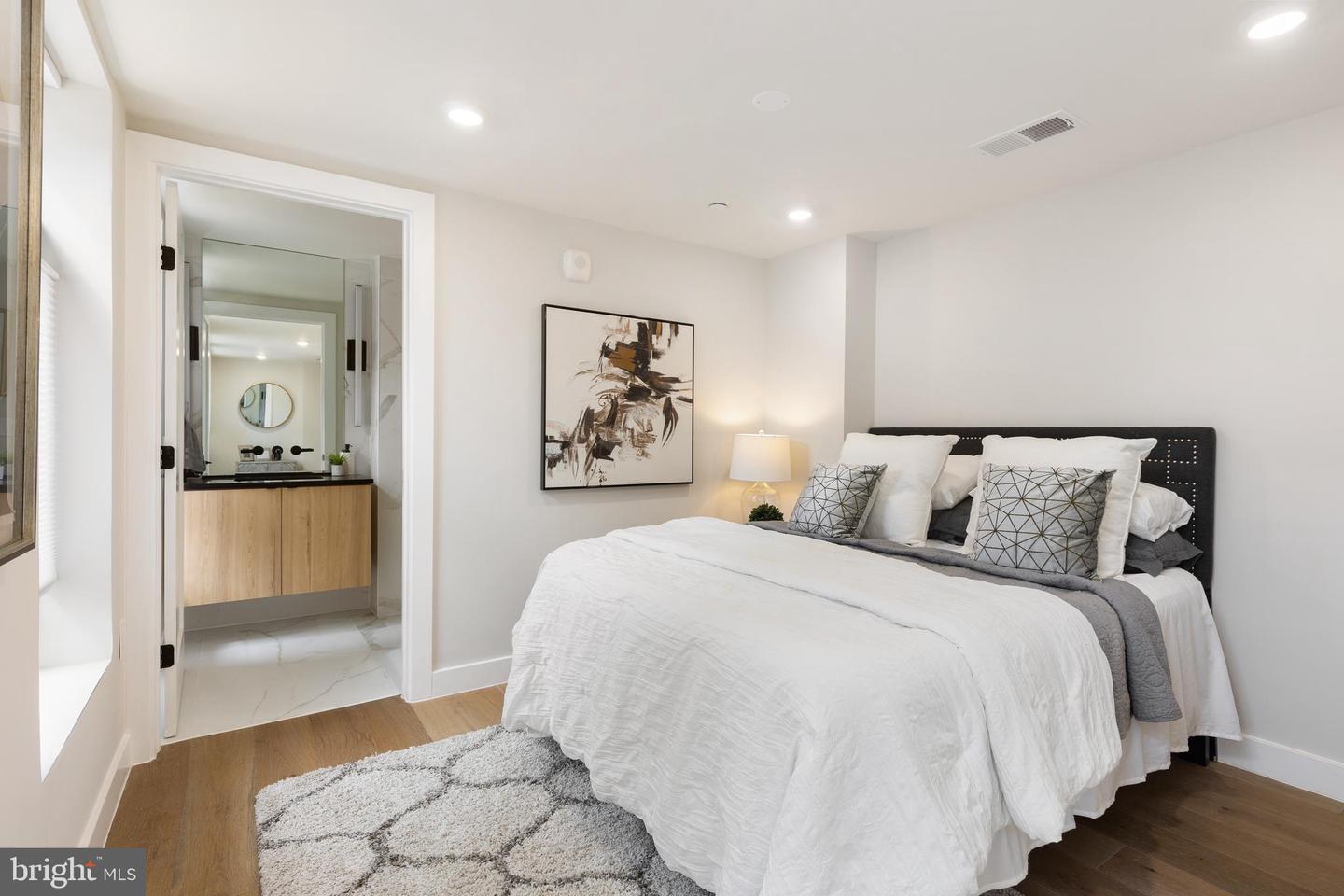 1208 M ST NW #12, WASHINGTON, District Of Columbia 20005, 2 Bedrooms Bedrooms, ,2 BathroomsBathrooms,Residential,For sale,1208 M ST NW #12,DCDC2232064 MLS # DCDC2232064