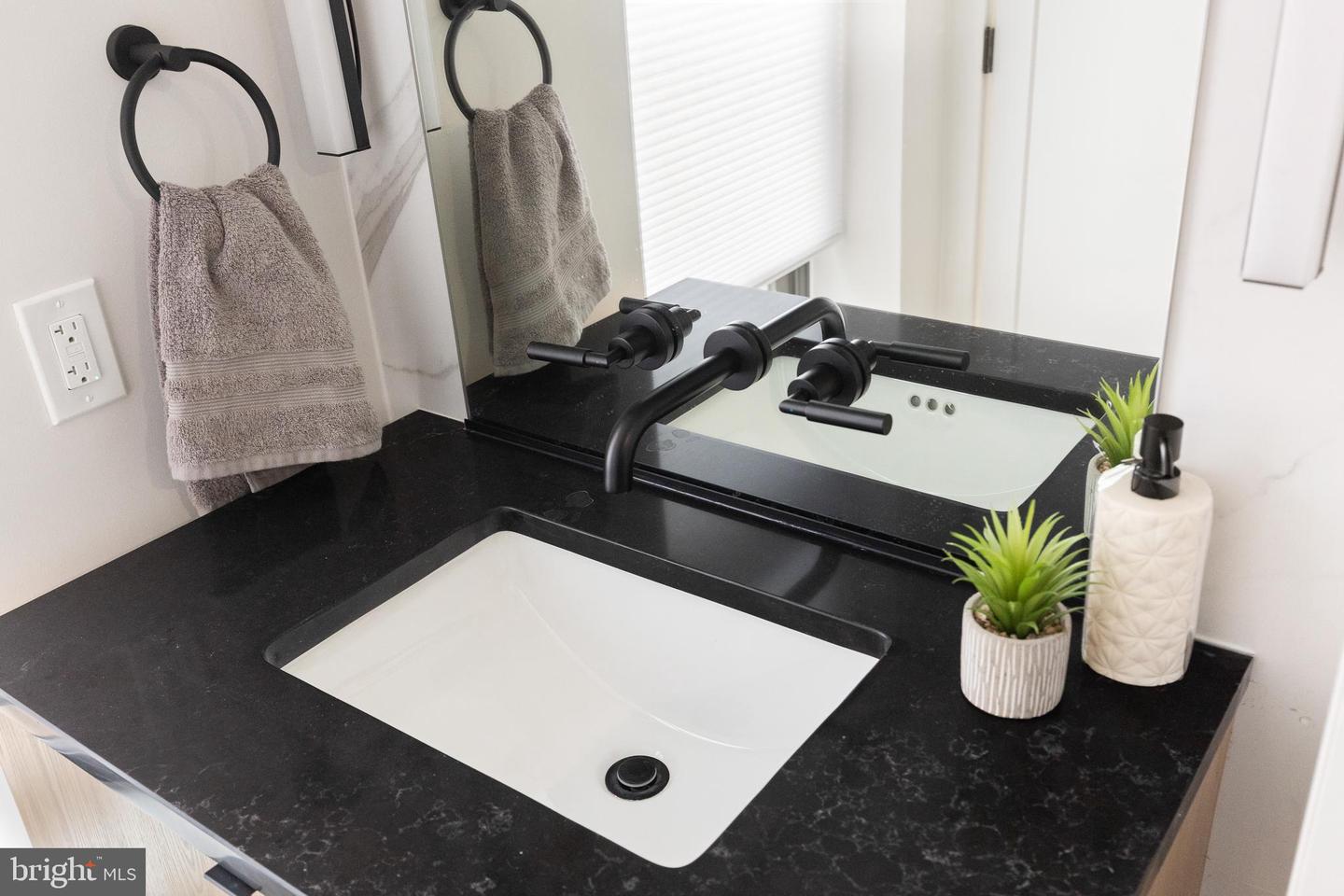 1208 M ST NW #12, WASHINGTON, District Of Columbia 20005, 2 Bedrooms Bedrooms, ,2 BathroomsBathrooms,Residential,For sale,1208 M ST NW #12,DCDC2232064 MLS # DCDC2232064