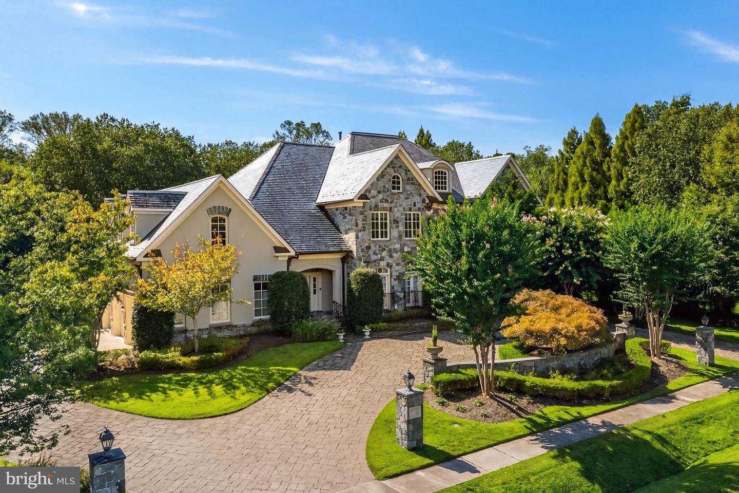 8305 FOX HAVEN DR, MCLEAN, Virginia 22102, 5 Bedrooms Bedrooms, ,6 BathroomsBathrooms,Residential,For sale,8305 FOX HAVEN DR,VAFX2279404 MLS # VAFX2279404